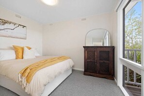 2 chambres, fer et planche à repasser, draps fournis