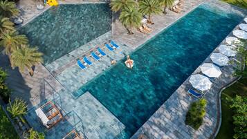2 piscinas externas