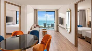 Suíte, 3 quartos, vista para o oceano | Frigobar, escrivaninha, berços grátis, Wi-Fi de cortesia