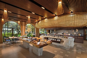 Petit déjeuner buffet compris tous les jours