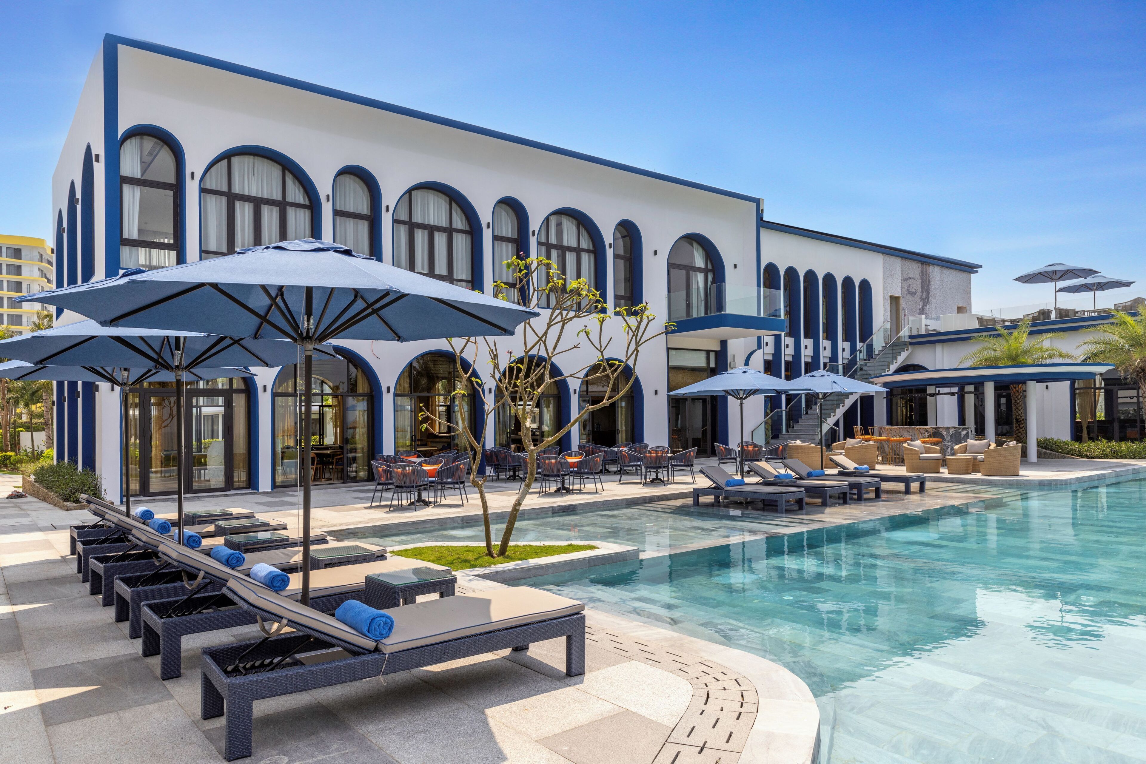 2 outdoor pools, pool umbrellas, pool loungers