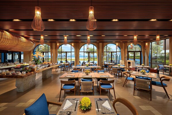 Restaurant - Royal Beachfront Resort Danang (Dien Ban)