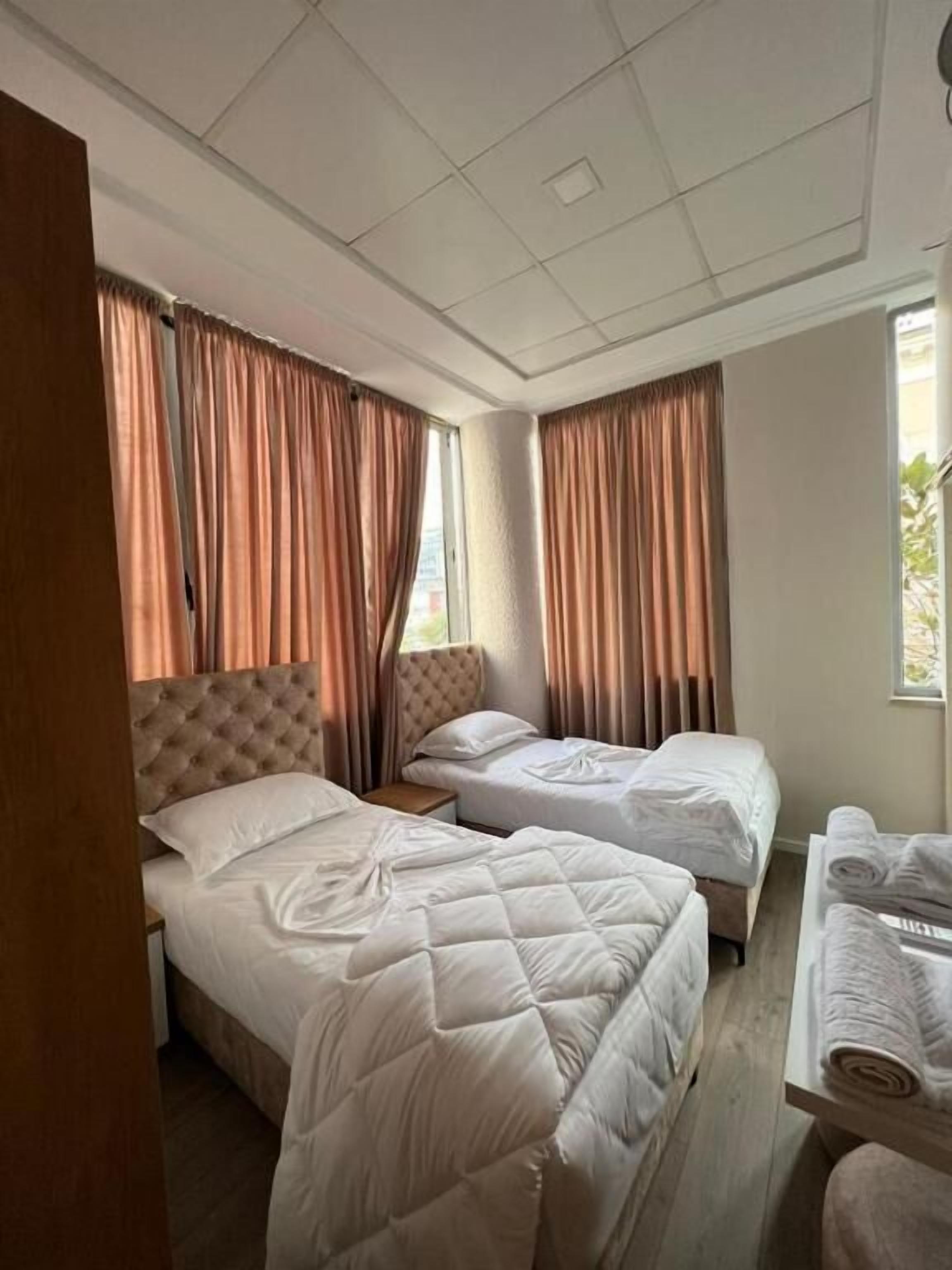 Bureau, chambres insonorisées, Wi-Fi gratuit