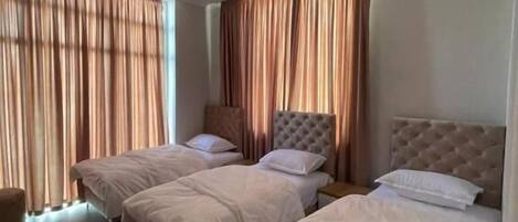 Desk, soundproofing, free WiFi