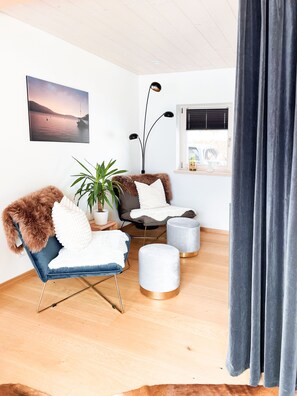 Living area - Exclusive design hideaway in the Tegernsee valley (Warngau)