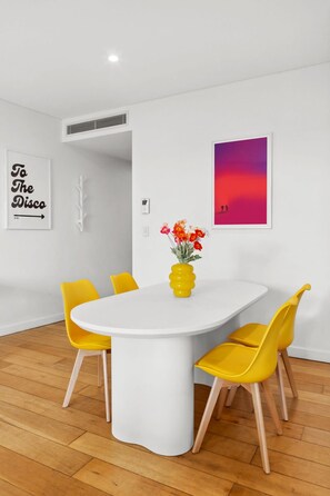 Apartment | 2 bedrooms - Central Luminous 2 Beds With Balcony Aircon (Sydney)