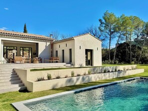 Outdoor pool, a heated pool