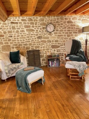 Deluxe Apartment | Living area - Les Gîtes Romeline (Sartilly-Baie-Bocage)