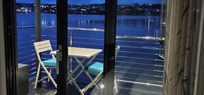 Interior - Houseboat at Castlepark Marina, Kinsale
Unique on the water living experience (Kinsale)