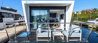 Houseboat at Castlepark Marina, Kinsale
Unique on the water living experience