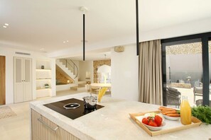 雪櫃、微波爐、焗爐、爐具