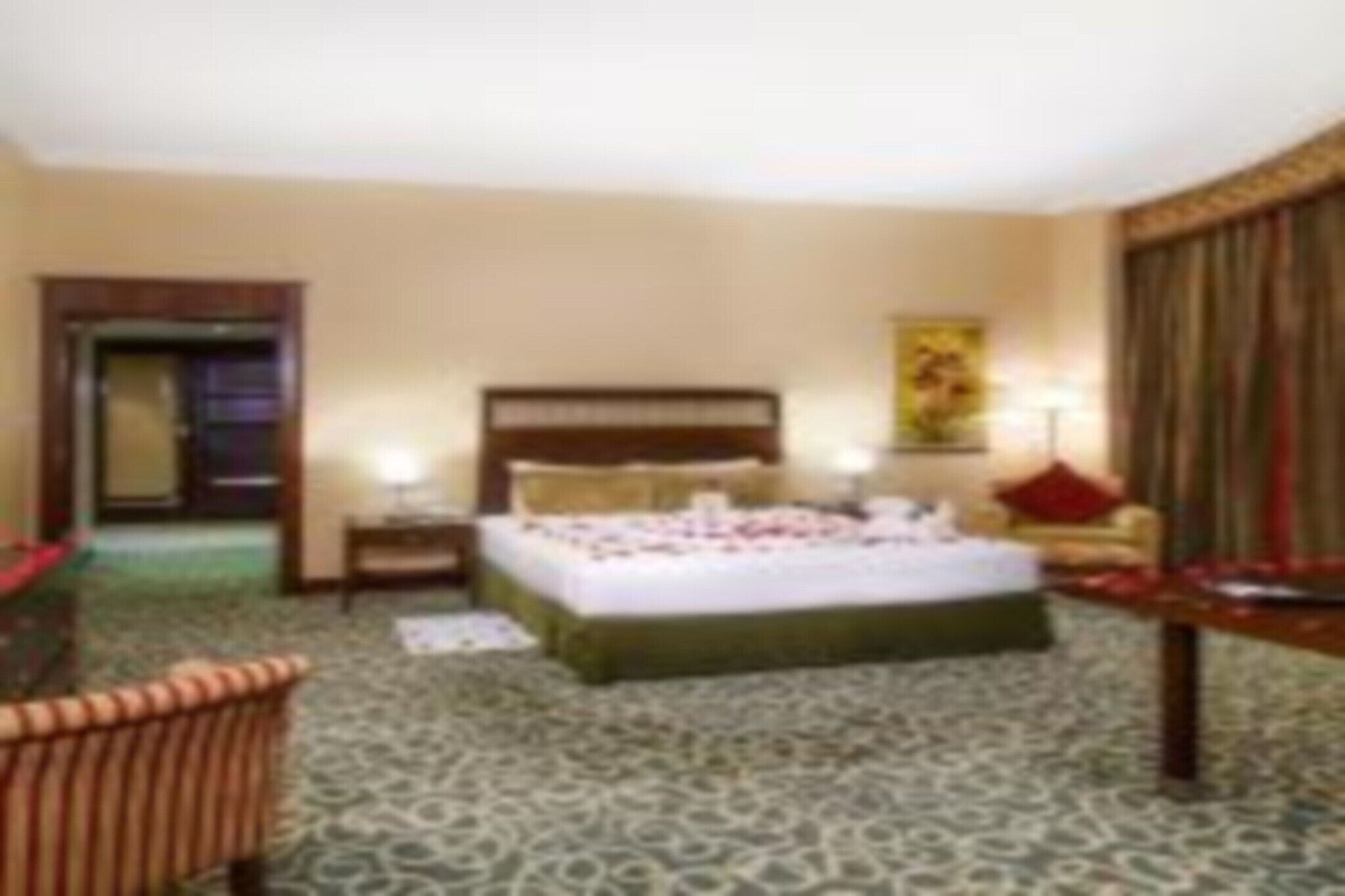 2 bedrooms, desk, bed sheets