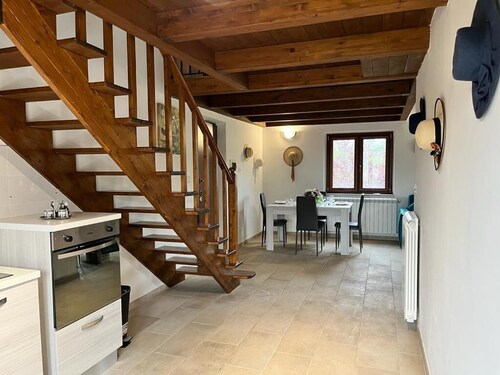 Spacious & Stylish apartment- sleeps 6- WIFI