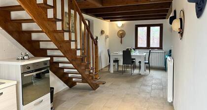 Spacious & Stylish apartment- sleeps 6- WIFI