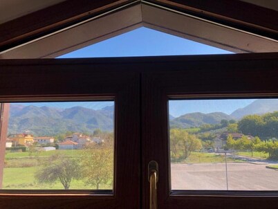Spacious & Stylish apartment- sleeps 6- WIFI
