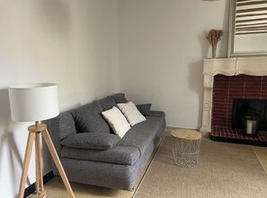 Smart TV - Village house with terrace (Saint-Restitut)