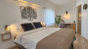 1 bedroom, in-room safe, desk, iron/ironing board