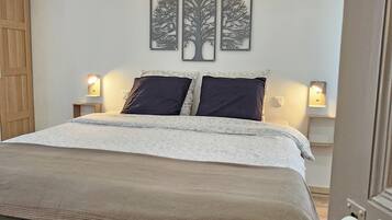 1 bedroom, in-room safe, desk, iron/ironing board