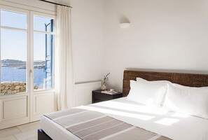 4 bedrooms, iron/ironing board, free WiFi - My Rental Homes - Villa Anassa: pool and private dock (possibility of boat rental) (Mykonos)