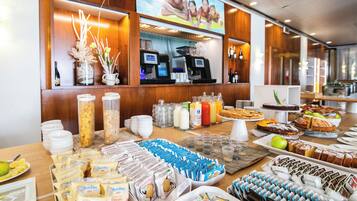 Daily buffet breakfast for a fee