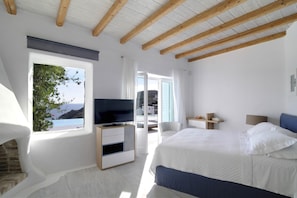 4 bedrooms, iron/ironing board, travel crib, free WiFi