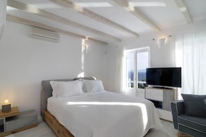 4 bedrooms, iron/ironing board, travel cot, free WiFi - My Rental Homes - Villa Andy 80mt from the sea front with private pool (Agios Ioannis)