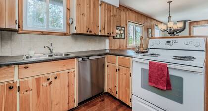 Stonehenge Tobermory - Rustic Waterfront Retreat