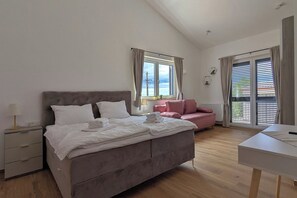 3 slaapkamers, een strijkplank/strijkijzer, wifi, beddengoed