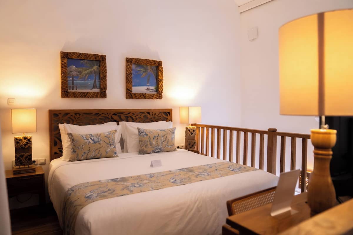 Egyptian cotton sheets, premium bedding, minibar, in-room safe