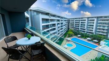 Luxury-Apartment, 3 Schlafzimmer, Poolblick | Terrasse/Patio