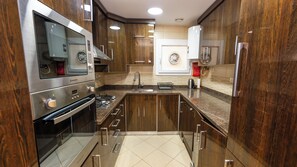 Departamento de lujo, 1 habitación | Cocina privada | Refrigerador y parrilla de estufa 