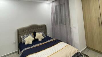 3 bedrooms, iron/ironing board, bed sheets