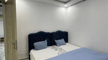 3 bedrooms, iron/ironing board, bed sheets