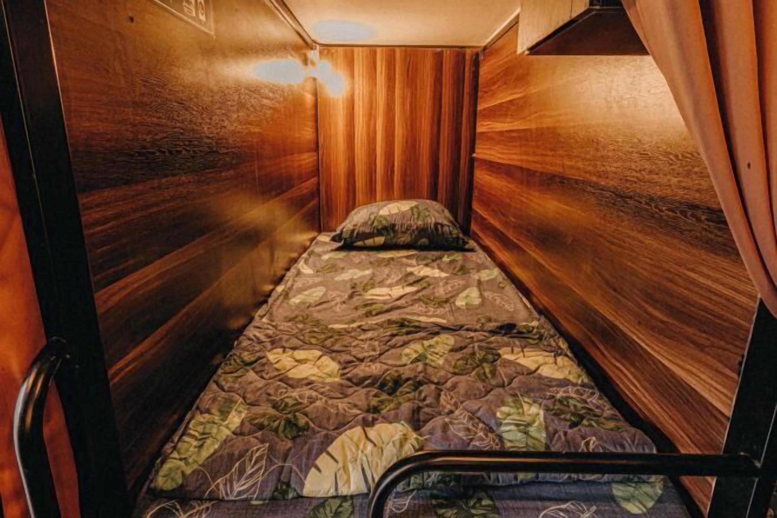 高档床上用品、免费 WiFi、床单