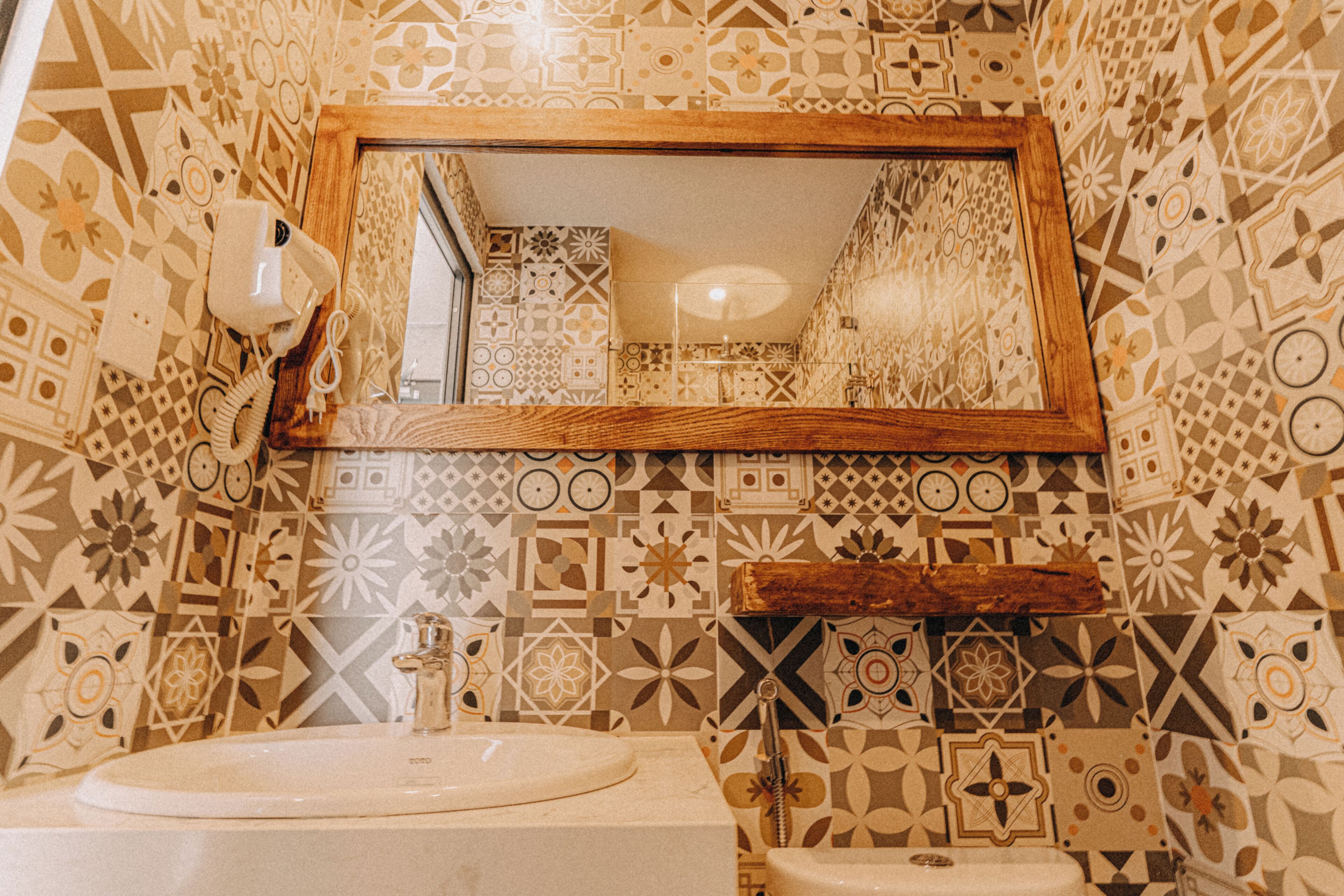 Standard Double Room | Bathroom | Shower, rainfall showerhead, hair dryer, slippers