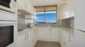 Refrigerador, microondas, horno y lavavajillas