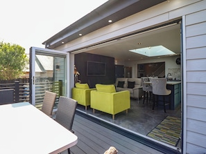 Outdoor dining - Bronallt (Cemaes Bay)