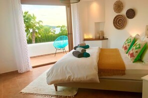 4 bedrooms, iron/ironing board, free WiFi