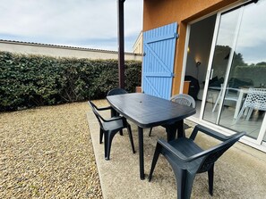 屋外ダイニングエリア