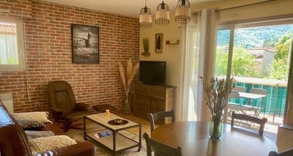 Joli F2 avec balcon, parking et proche Thermes