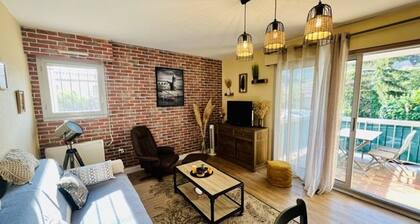 Joli F2 avec balcon, parking et proche Thermes