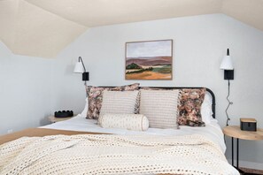 2 bedrooms, desk, iron/ironing board, free WiFi