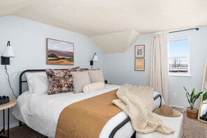 2 slaapkamers, een bureau, een strijkplank/strijkijzer, gratis wifi