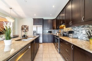 Fridge, microwave, oven, stovetop - Beautiful 4 BR Home. Backyard Oasis. Chefs Kitchen (Milton)