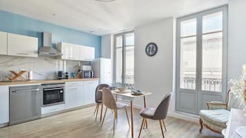 Deluxe Apartment, 1 Queen Bed, Kitchen, City View | Living area | TV
