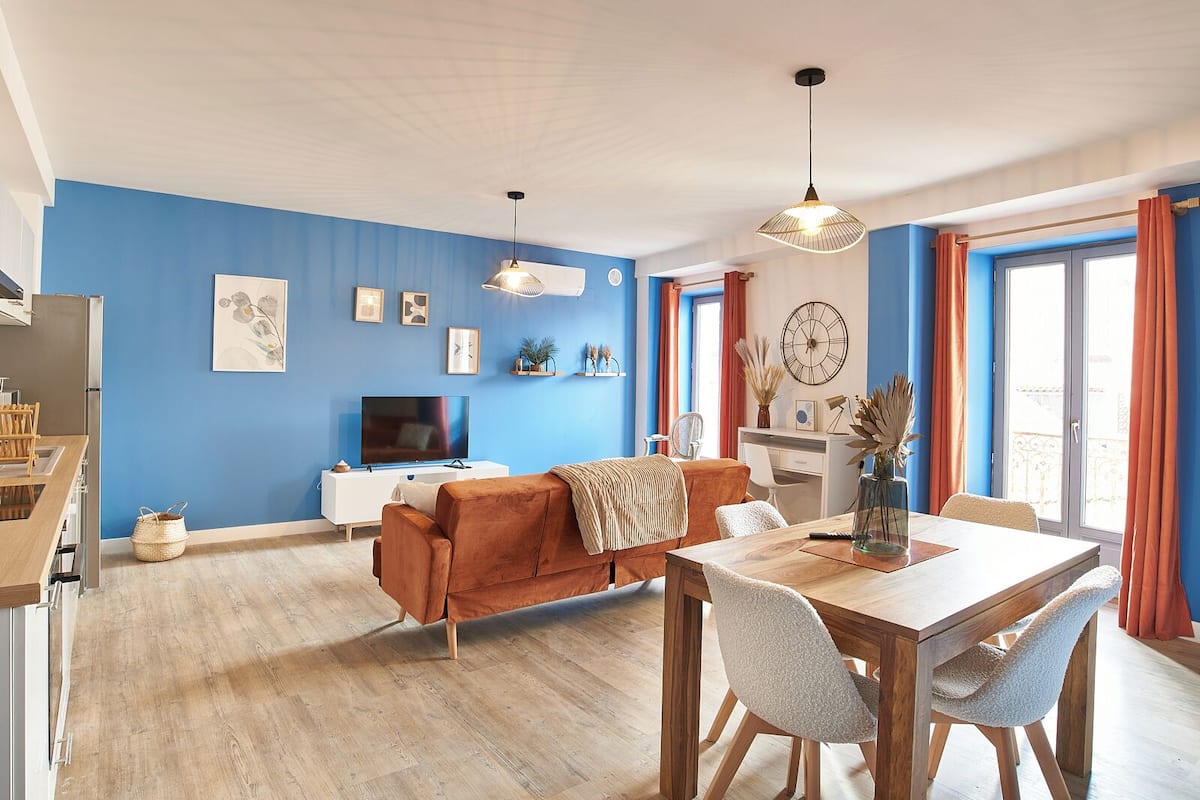Deluxe Apartment, 2 Bedrooms, Kitchen | Living area | TV