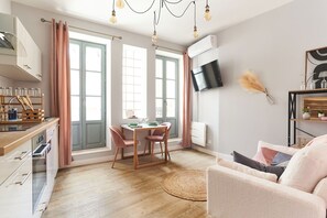 Comfort Studio, 1 Queen Bed, Kitchen | Living area | TV - Le Paul Riquet by Béziers 1609 Résidences (Béziers)