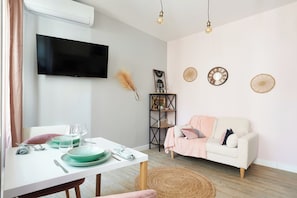 Comfort Studio, 1 Queen Bed, Kitchen | Living area | 40-inch TV with cable channels - Le Paul Riquet by Béziers 1609 Résidences (Béziers)