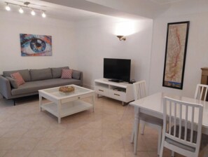TV, books - Gîte "Chez Tété (Meursault)