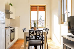 Appartement Tradition | Cuisine privée | Réfrigérateur, four, plaque de cuisson
